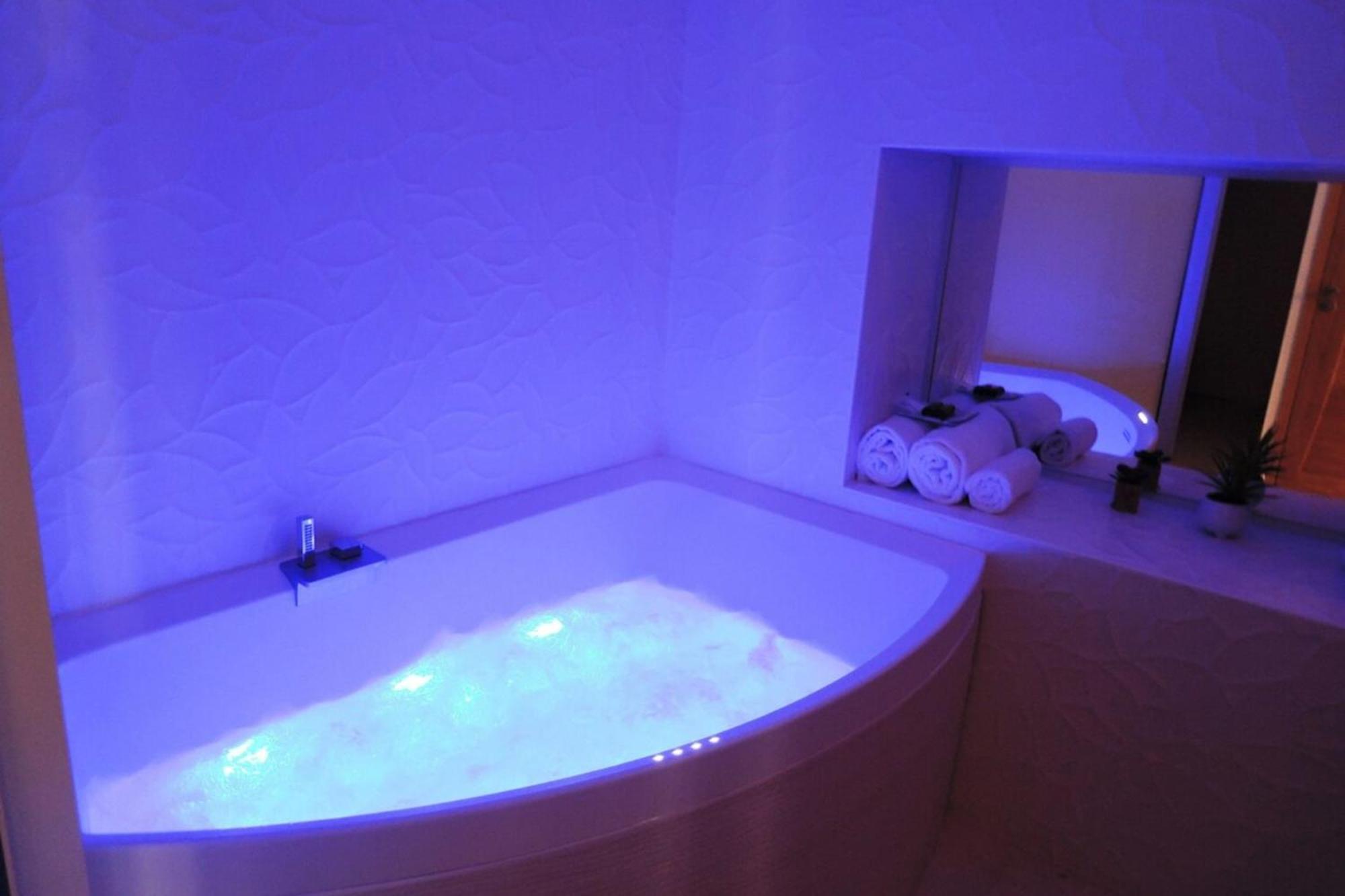 L'Eau Vive Jacuzzi Et Sauna En Vieille Ville 5 안시 외부 사진